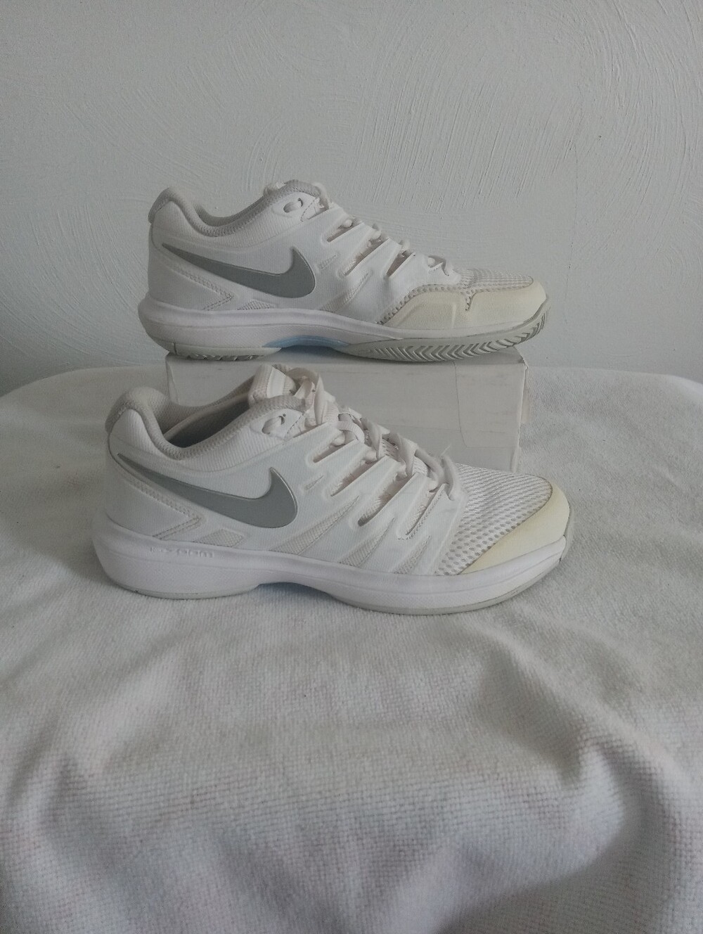 Nike Air Zoom Prestige Women's Tennis Shoes Sz 7 Whiteand Silver